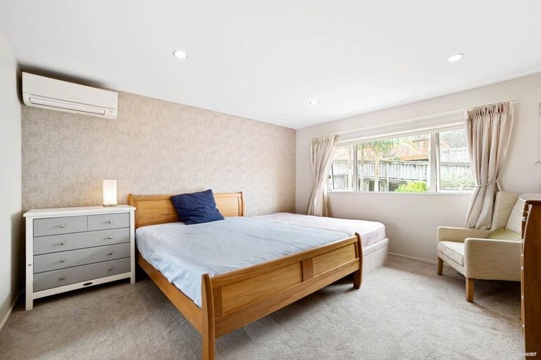 Photo of property in 17 Bintulu Place, Fairview Heights, Auckland, 0632