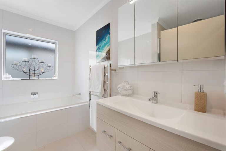 Photo of property in 9 Poaka Road, Hobsonville, Auckland, 0616