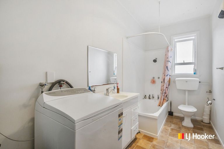 Photo of property in 23 Royal Crescent, Saint Kilda, Dunedin, 9012