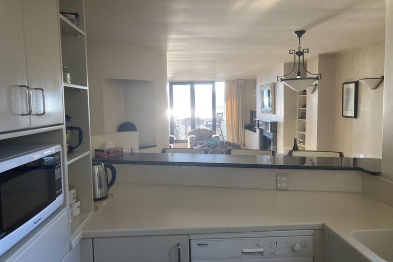 Photo of property in 3/154 Oriental Parade, Oriental Bay, Wellington, 6011