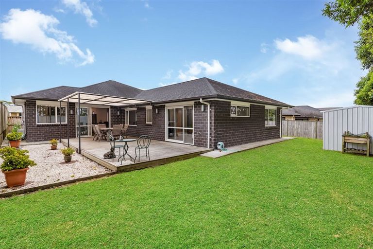 Photo of property in 11 Kilmacrennan Drive, Rosehill, Papakura, 2113