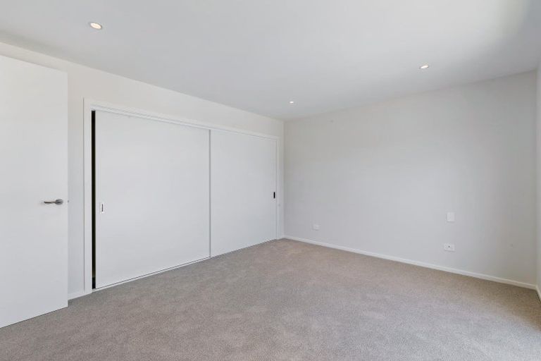 Photo of property in 6 Red Deer Rise, Kelvin Heights, Queenstown, 9300