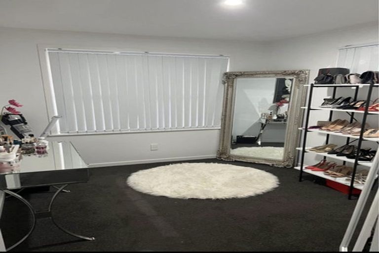 Photo of property in 2 Lowtherhurst Road, Massey, Auckland, 0614