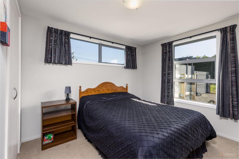 Photo of property in 84 Timaru Road, Waimate, 7924