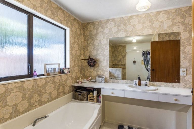 Photo of property in 87 Golf Road, Paraparaumu Beach, Paraparaumu, 5032