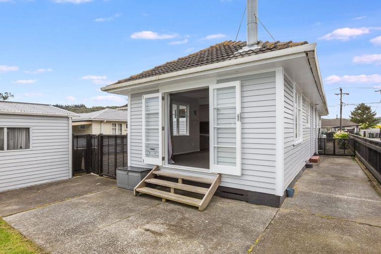 Photo of property in 5 Dunn Street, Wainuiomata, Lower Hutt, 5014