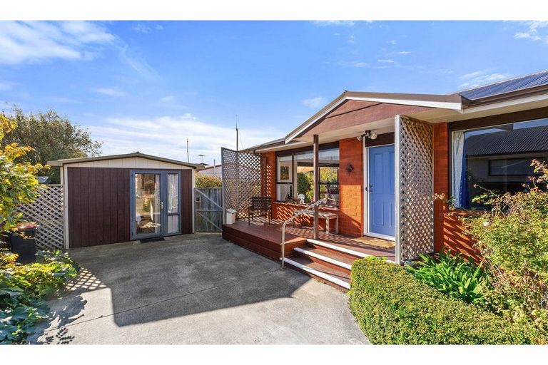 Photo of property in 32b Laing Crescent, Heathcote Valley, Christchurch, 8022