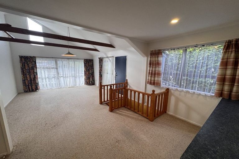 Photo of property in 21 Hartford Crescent, Totara Park, Upper Hutt, 5018