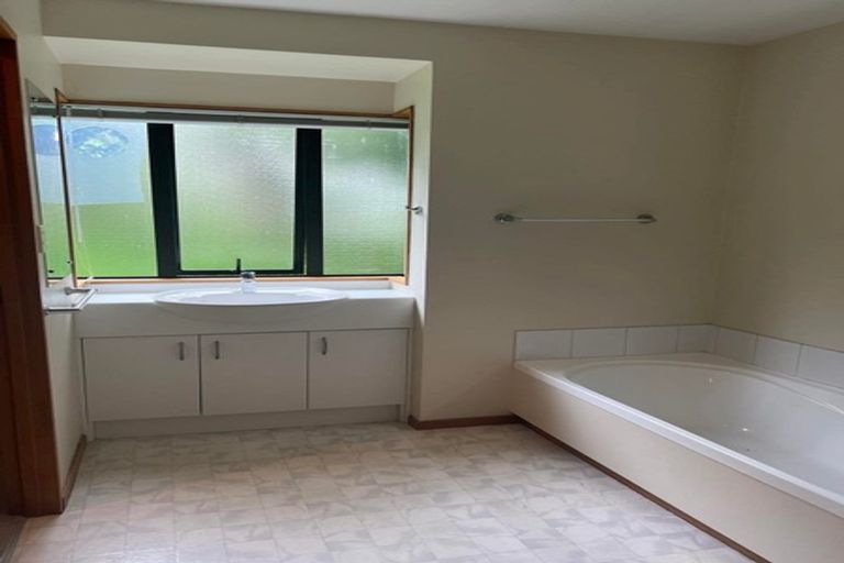 Photo of property in 6/96 William Bayes Place, Red Beach, 0932