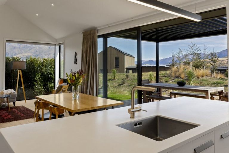 Photo of property in 7 Kotuku Lane, Jacks Point, Queenstown, 9371