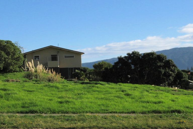 Photo of property in 12 Campion Road, Waikanae Beach, Waikanae, 5036