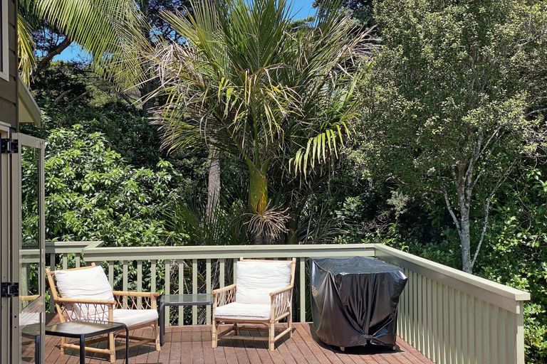 Photo of property in 18 Grand View Road, Leigh, 0985