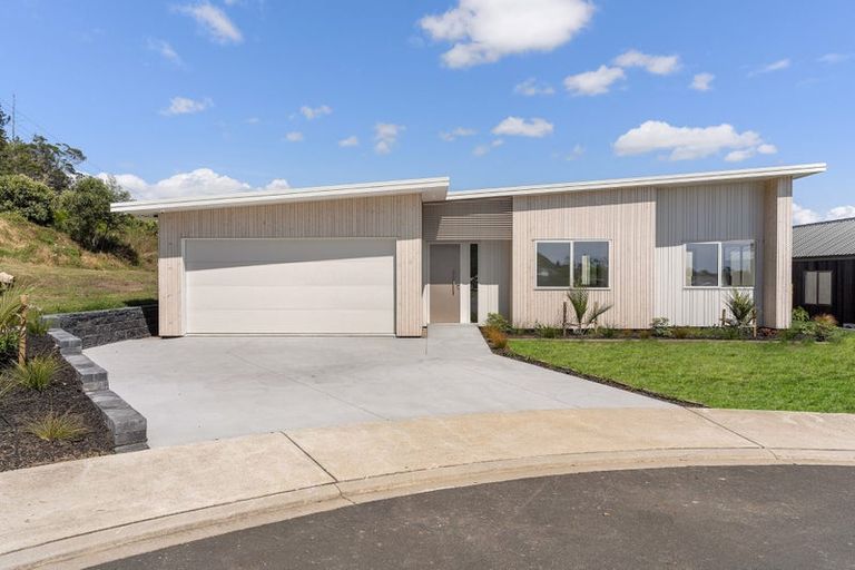 Photo of property in 16 Ian Hopper Way, Pauanui, 3579