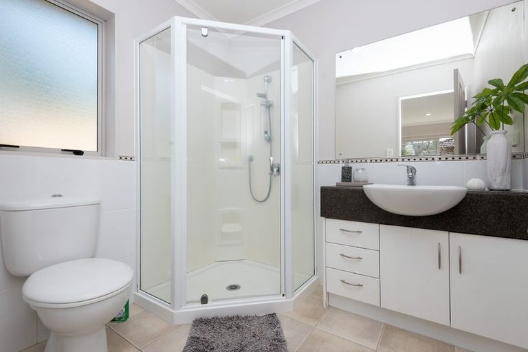 Photo of property in 18 Lissleton Drive, East Tamaki, Auckland, 2013