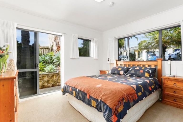 Photo of property in 4 Northcross Drive, Oteha, Auckland, 0632