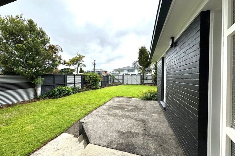 Photo of property in 37 Shortt Avenue, Mangere Bridge, Auckland, 2022