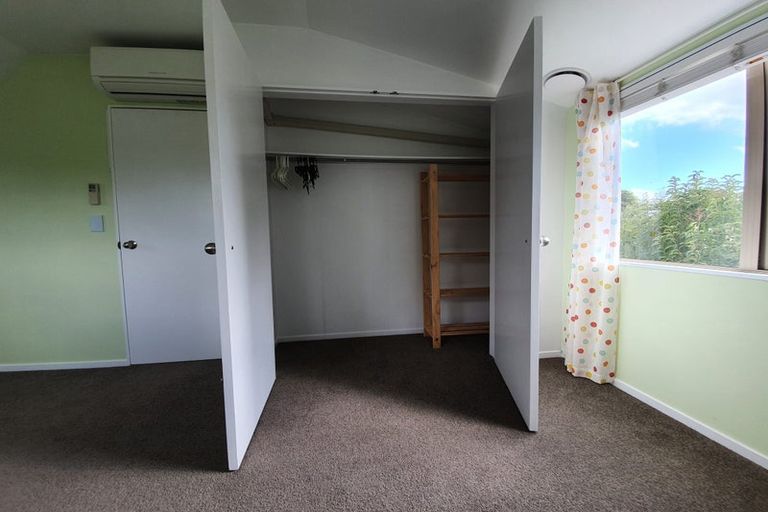 Photo of property in 8a Aplin Place, Birkdale, Auckland, 0626