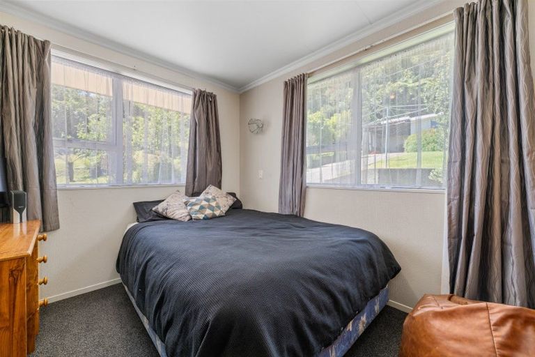 Photo of property in 13 Milton Terrace, Picton, 7220