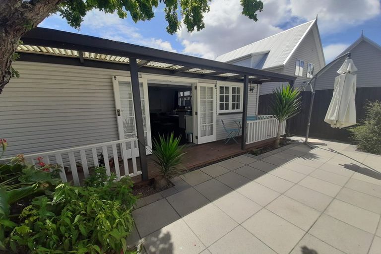 Photo of property in 1/140 Hastings Street, Sydenham, Christchurch, 8023