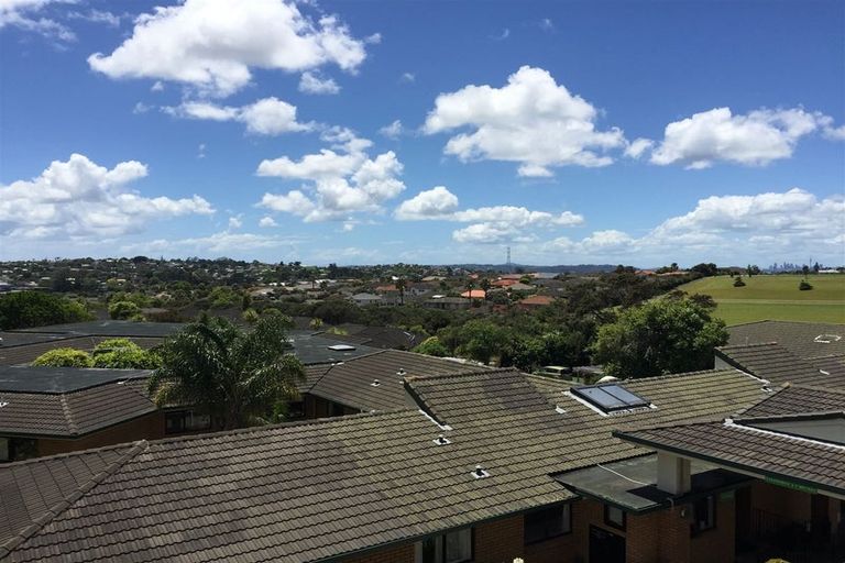 Photo of property in 8/485 Don Buck Road, Massey, Auckland, 0614