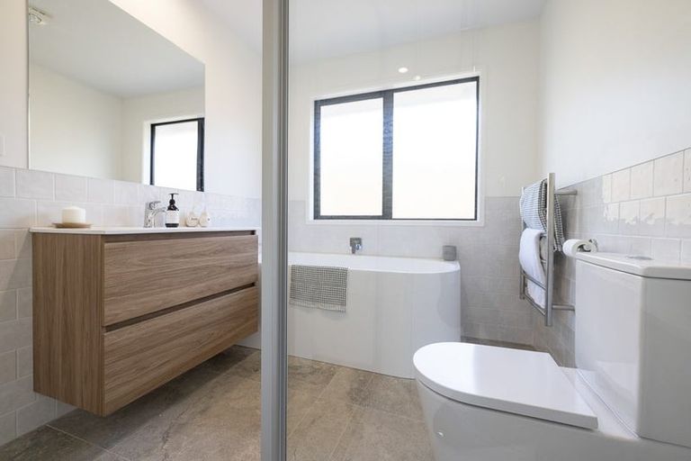 Photo of property in 11 Kanono Way, Helensville, 0800