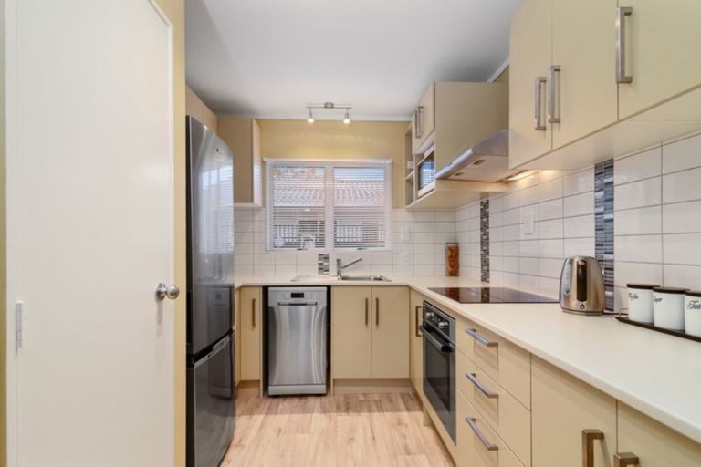 Photo of property in 4a Gemini Place, Kawaha Point, Rotorua, 3010