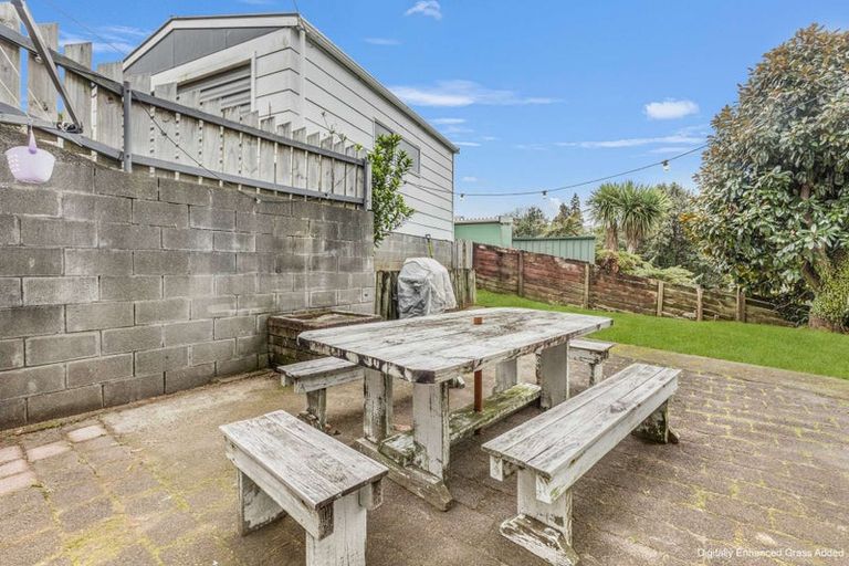 Photo of property in 42 Omata Road, Marfell, New Plymouth, 4310