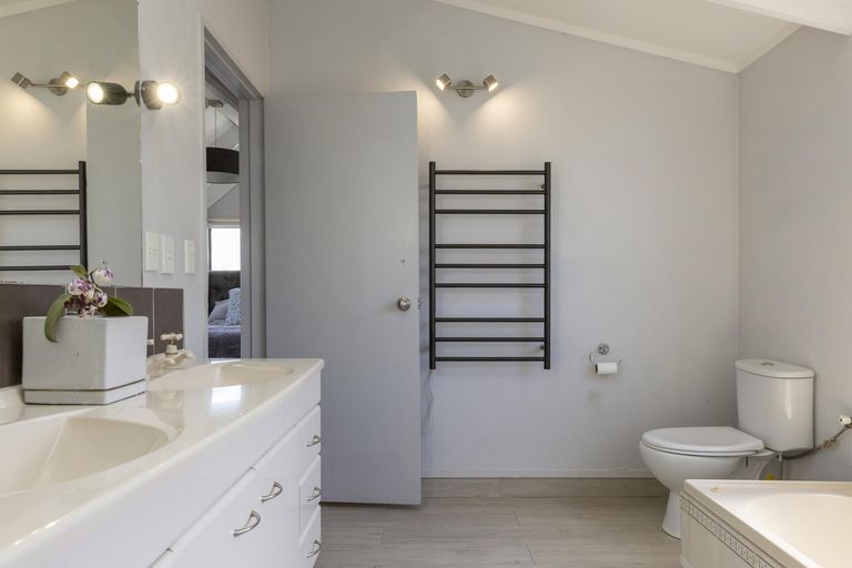 Photo of property in 83 Harvey Street, Waipahihi, Taupo, 3330