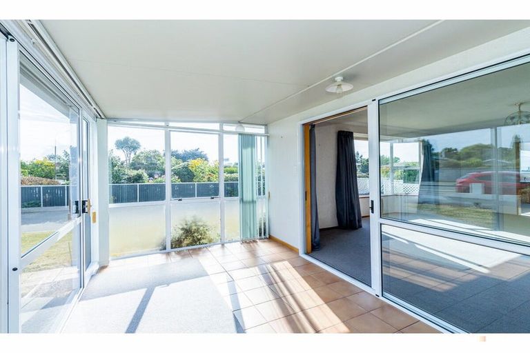 Photo of property in 19 Timaru Road, Waimate, 7924