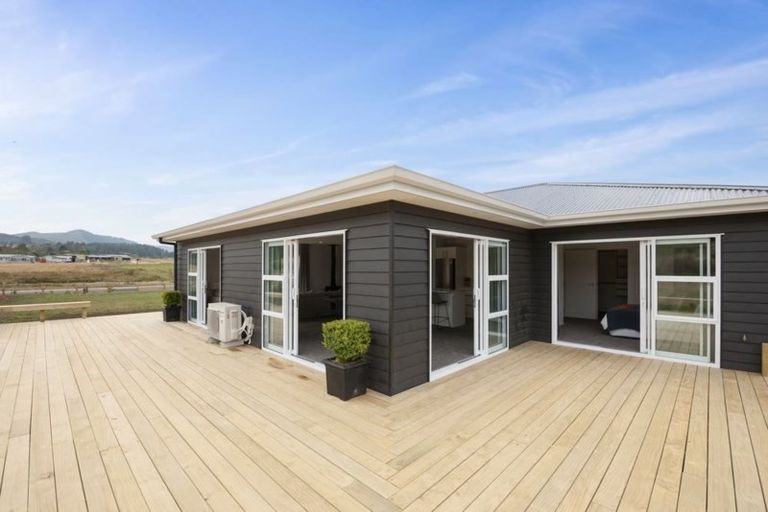 Photo of property in 13 Kahikatea Drive, Kinloch, Taupo, 3377