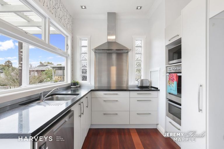 Photo of property in 1/10 Woodglen Road, Glen Eden, Auckland, 0602