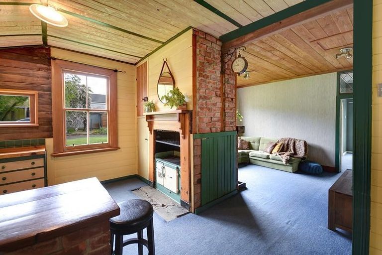 Photo of property in 6 Railway Lane, Outram, 9019