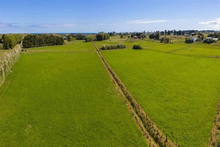 Photo of property in 38 Puruaha Road, Te Horo, Otaki, 5581
