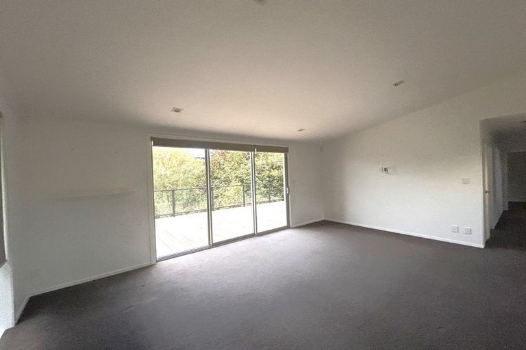 Photo of property in 16a Springdale Grove, Fitzherbert, Palmerston North, 4410