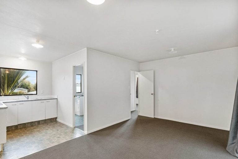 Photo of property in 43 Burbank Avenue, Manurewa, Auckland, 2102