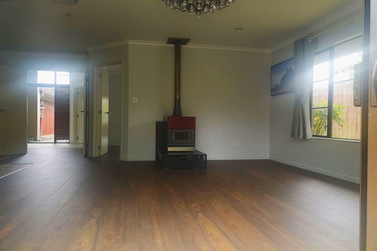 Photo of property in 18 Hampervale Place, Flat Bush, Auckland, 2016