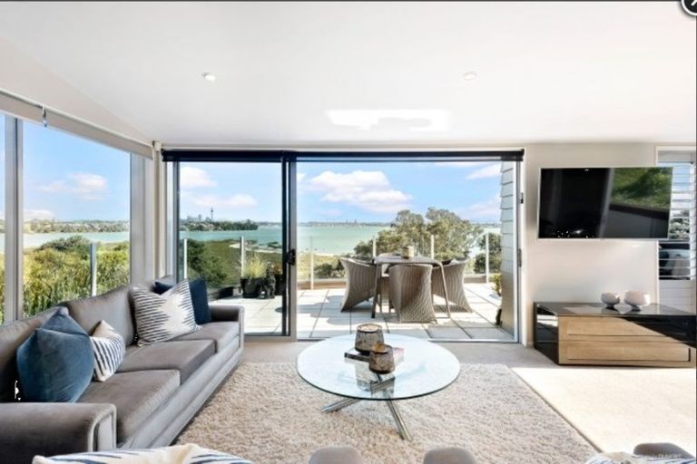 Photo of property in 2/16 Pine Ridge Terrace, Hauraki, Auckland, 0622