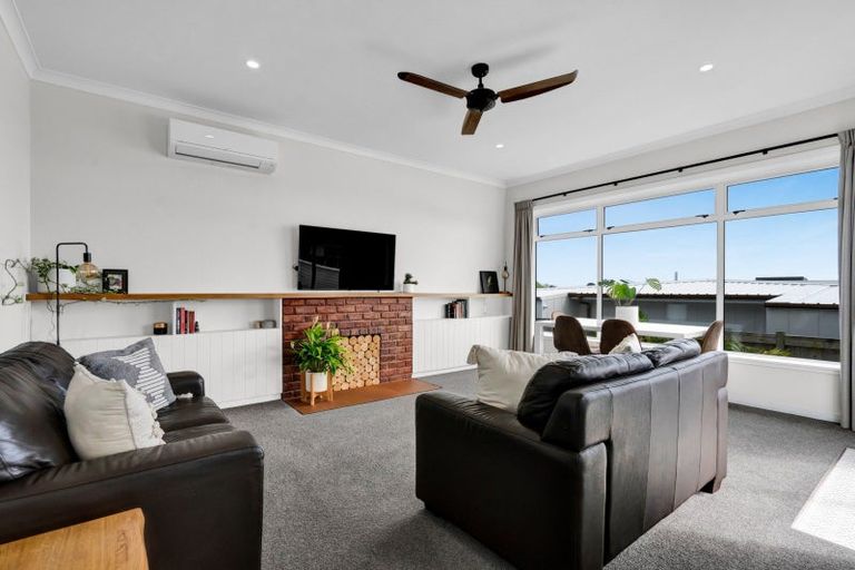 Photo of property in 7 Lemont Place, Westown, New Plymouth, 4310