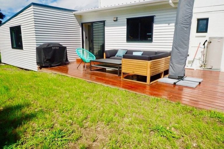 Photo of property in 52 Kirby Street, Glendene, Auckland, 0602