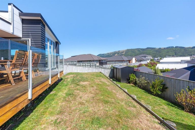 Photo of property in 78 Queen Charlotte Drive, Aotea, Porirua, 5024