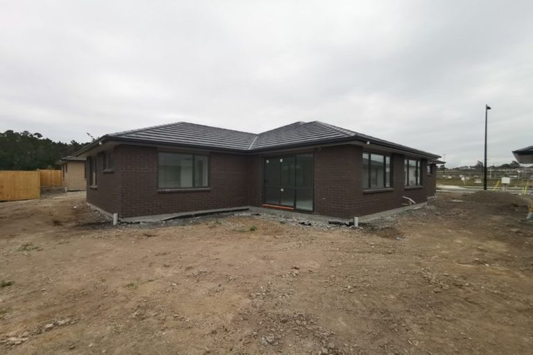 Photo of property in 8 Ropere Street, Kumeu, 0810