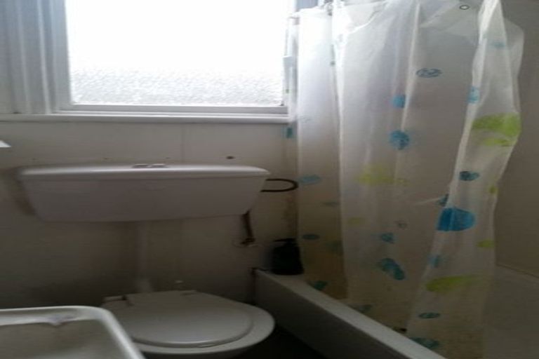 Photo of property in 60 Kelburn Parade, Kelburn, Wellington, 6012