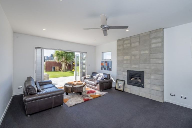 Photo of property in 24 Okarito Avenue, Levin, 5510