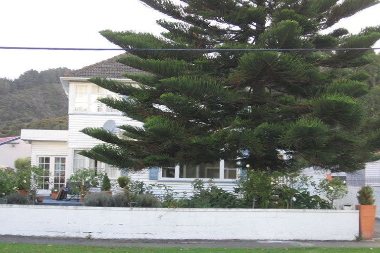 Photo of property in 14 Molesworth Street, Taita, Lower Hutt, 5011