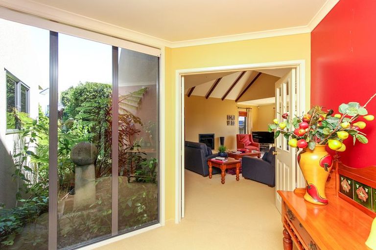Photo of property in 12 Tupare Place, Highlands Park, New Plymouth, 4312