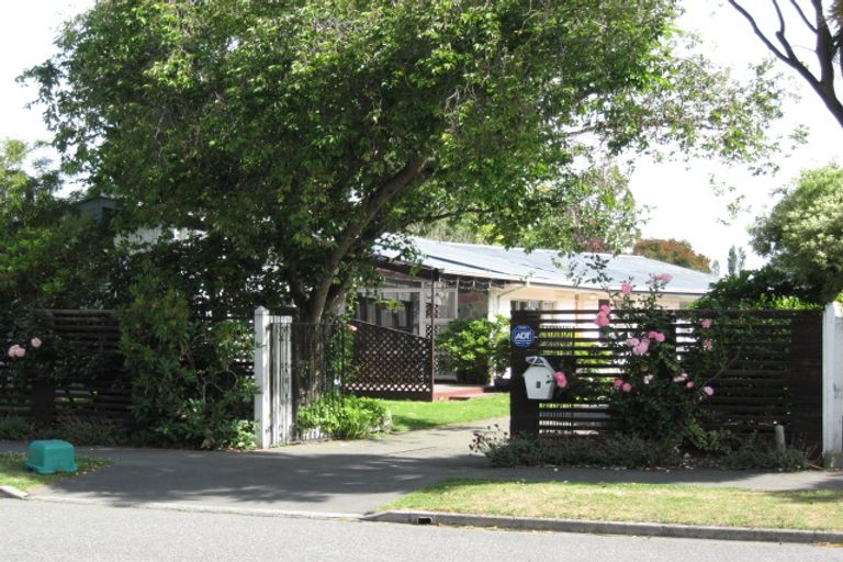 Photo of property in 5 Kent Lodge Avenue, Avonhead, Christchurch, 8042