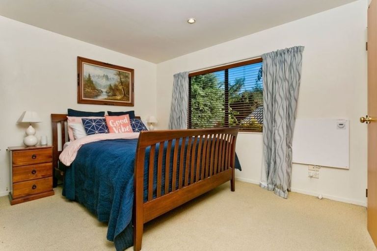 Photo of property in 10/76 Target Road, Totara Vale, Auckland, 0629