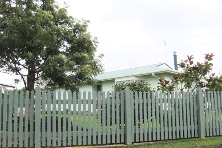Photo of property in 52 Dewe Avenue, Feilding, 4702