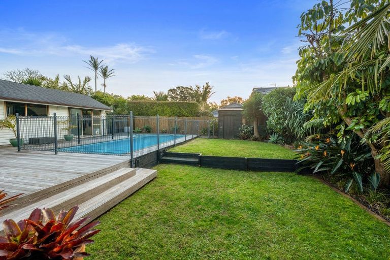 Photo of property in 8 Tiri Road, Milford, Auckland, 0620