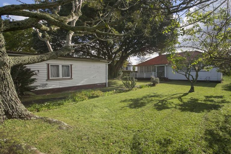 Photo of property in 202 Beach Haven Road, Beach Haven, Auckland, 0626